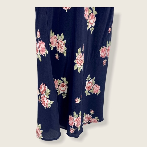 The Attic Floral Shift Dress - Picture 7 of 12